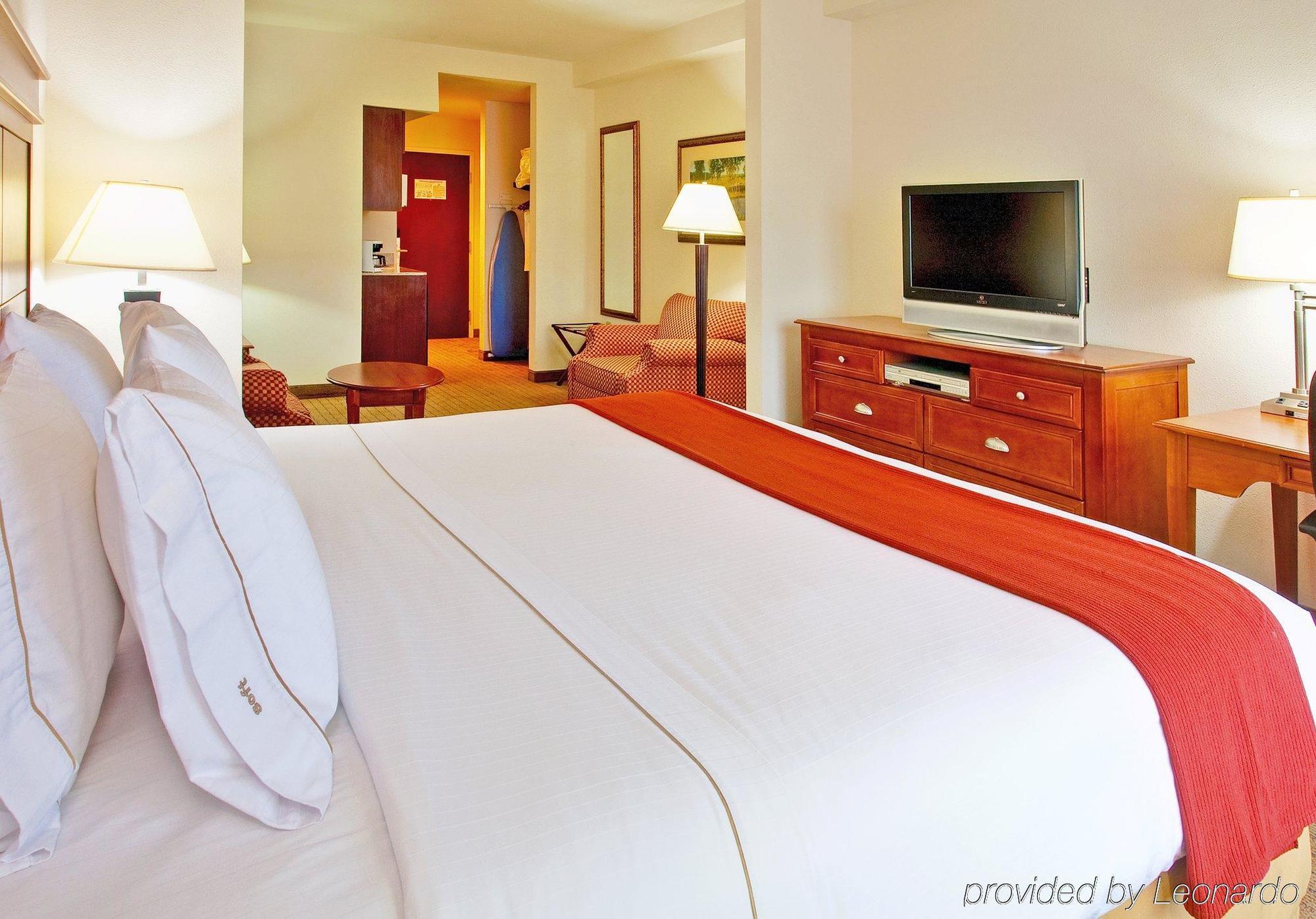 Holiday Inn Express & Suites Dyersburg By Ihg Номер фото