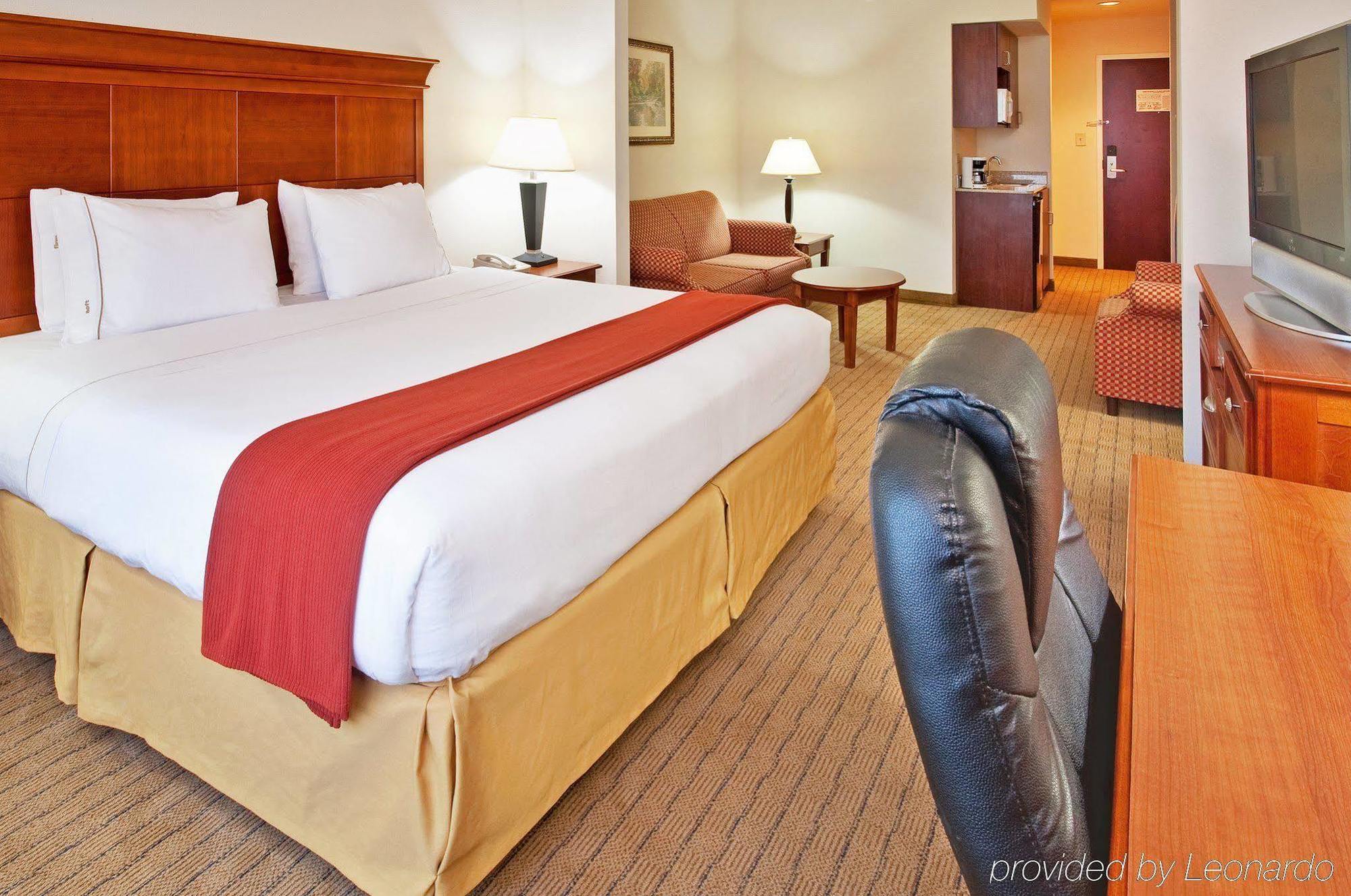Holiday Inn Express & Suites Dyersburg By Ihg Номер фото